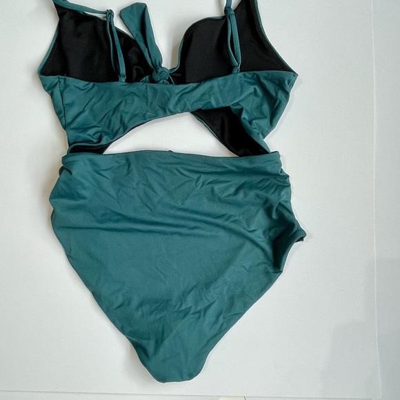 Green one piece - Picture 3 of 4